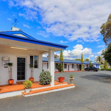 Colonial Motel & Apartments Янг Екстериор снимка