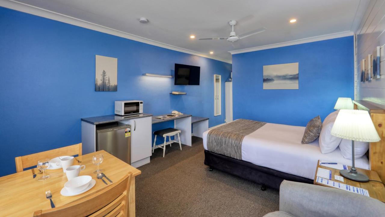 Colonial Motel & Apartments Янг Екстериор снимка